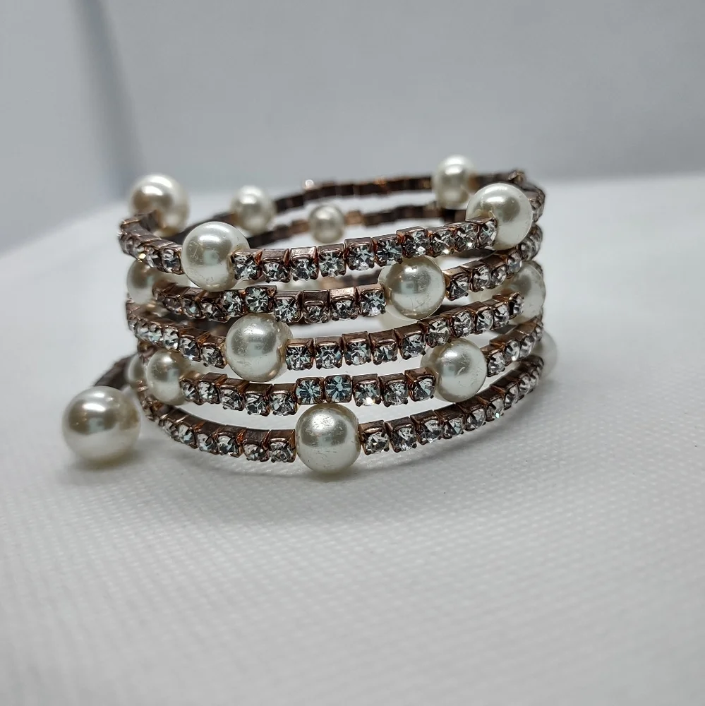 Wraparound‎ Pearl & Crystal Bracelet